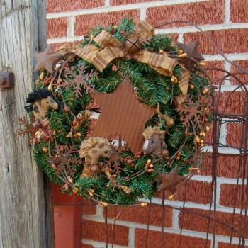 Primitive Pine Wreath - Ponies, Rusty Snowflakes - Vanilla and Tan Pip Berries with Rusty Stars