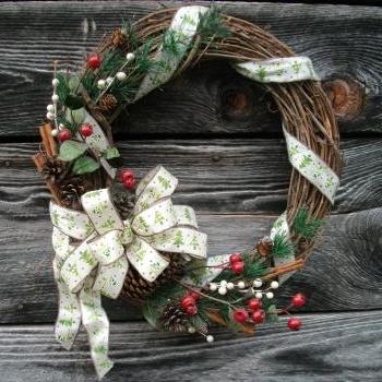 Traditional Christmas Wreath - 18in Grapevine Wreath - Artificial Greenery, Berries, Cinnamon Sticks, Wired Bow